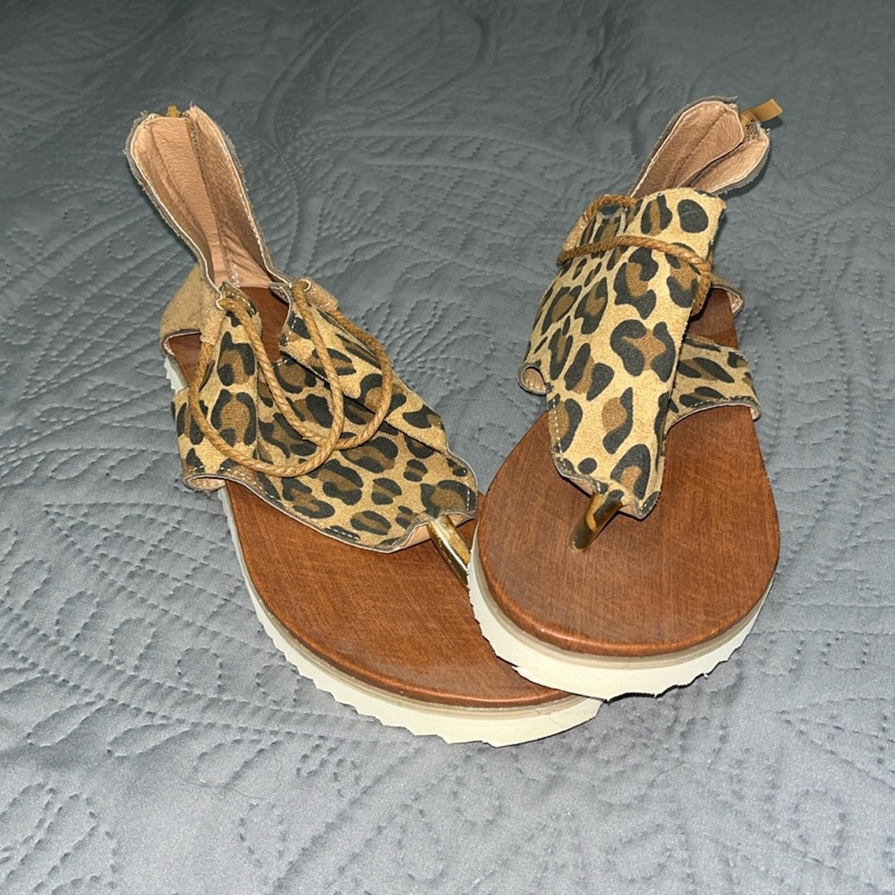 Sandals with leopard print. Size 9